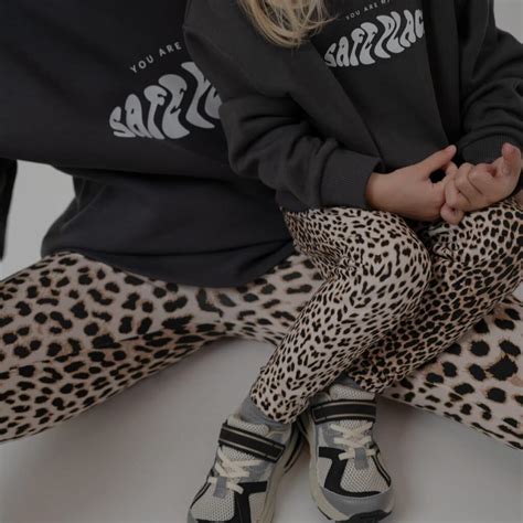 leo leggings oh april